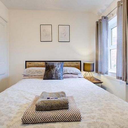 'Number 11' Central Colchester - Super Convenient 2 X Double Bed 1 X Single Bed Cottage Plus Office & Garden, 8 Min Walk Nth Station & Town Ctr, 2 Min Walk Local Shops & Restaurants Kültér fotó