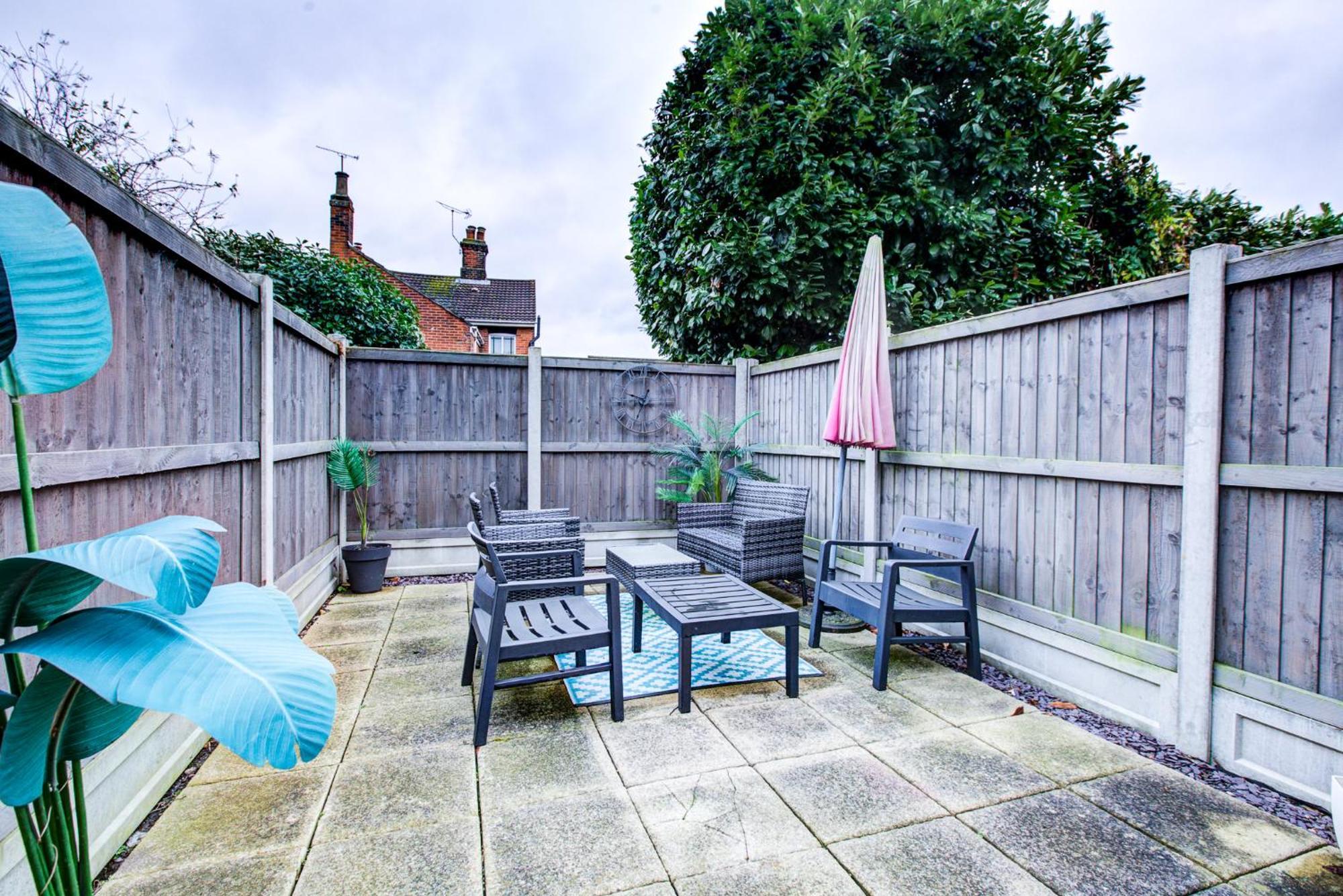 'Number 11' Central Colchester - Super Convenient 2 X Double Bed 1 X Single Bed Cottage Plus Office & Garden, 8 Min Walk Nth Station & Town Ctr, 2 Min Walk Local Shops & Restaurants Kültér fotó